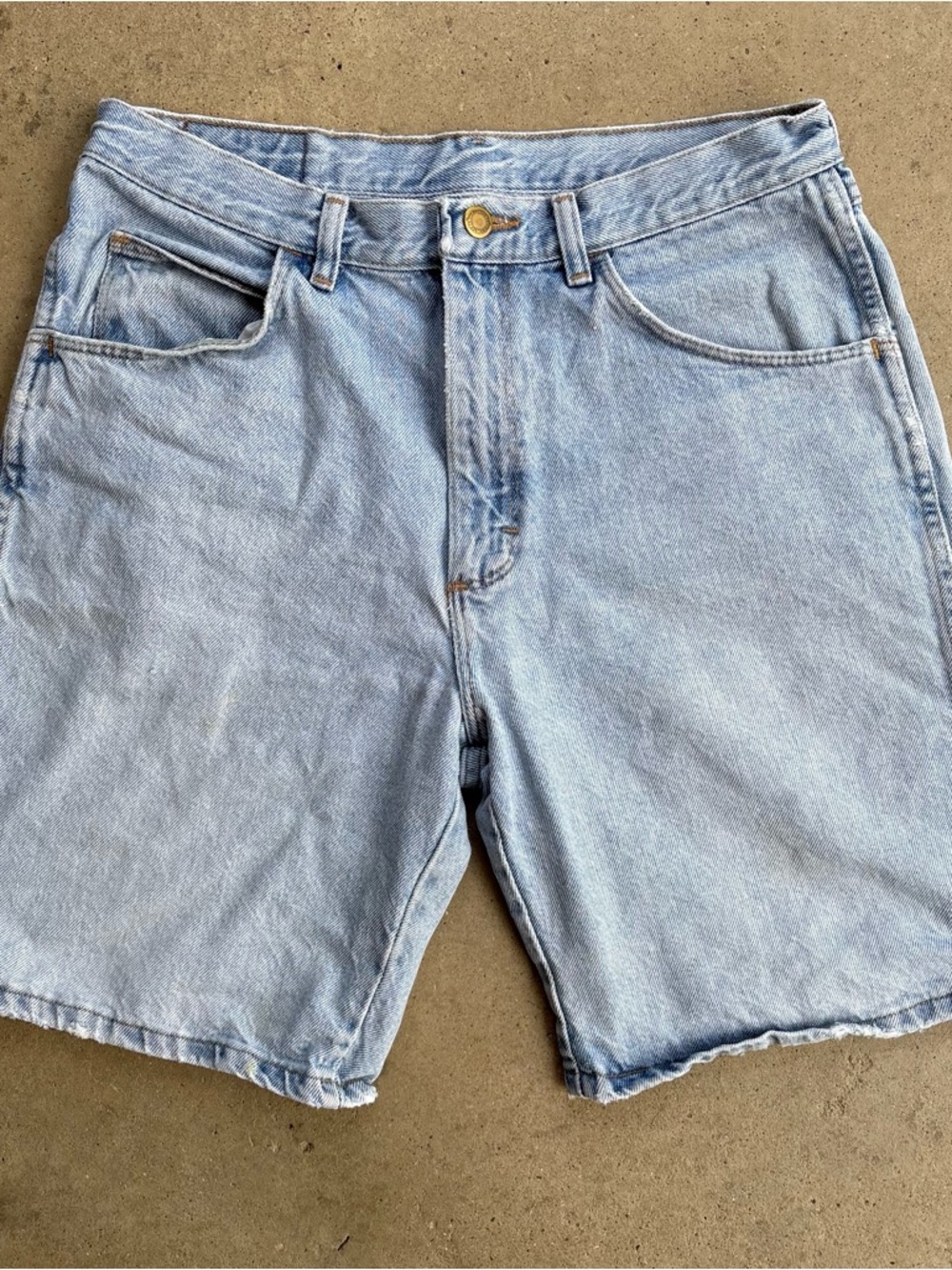 Vintage Wrangler Rugged Wear Light Wash Denim Jean Shorts Men's 32